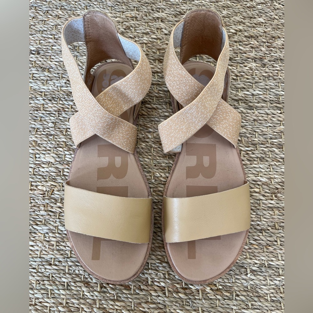 Sorel Women's Beige Cross-Strap Sandals, Size: 7 - Picture 2 of 9